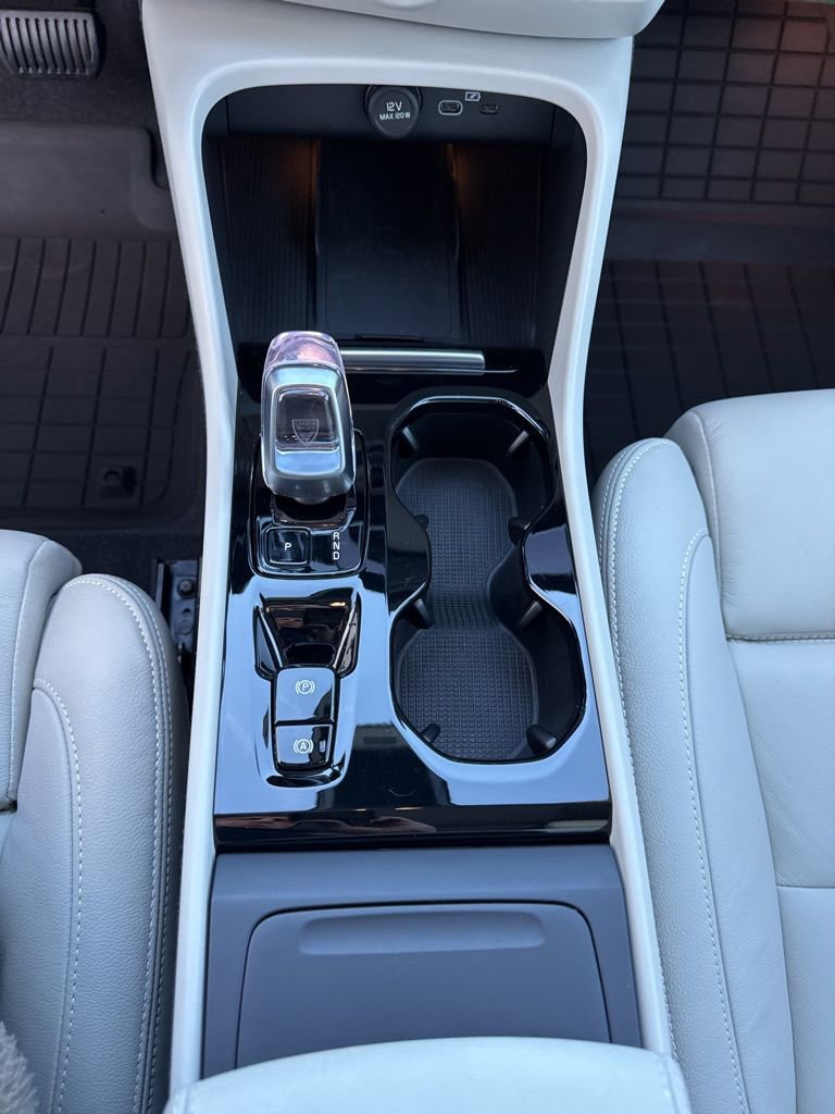 Used 2024 Volvo XC40 B5 Plus w/ Protection Package Premier image 26