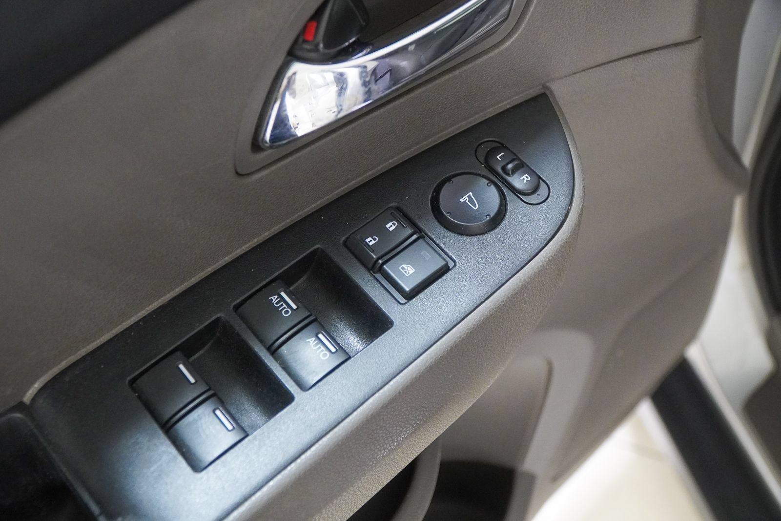 Used 2015 Honda Odyssey EX-L image 19