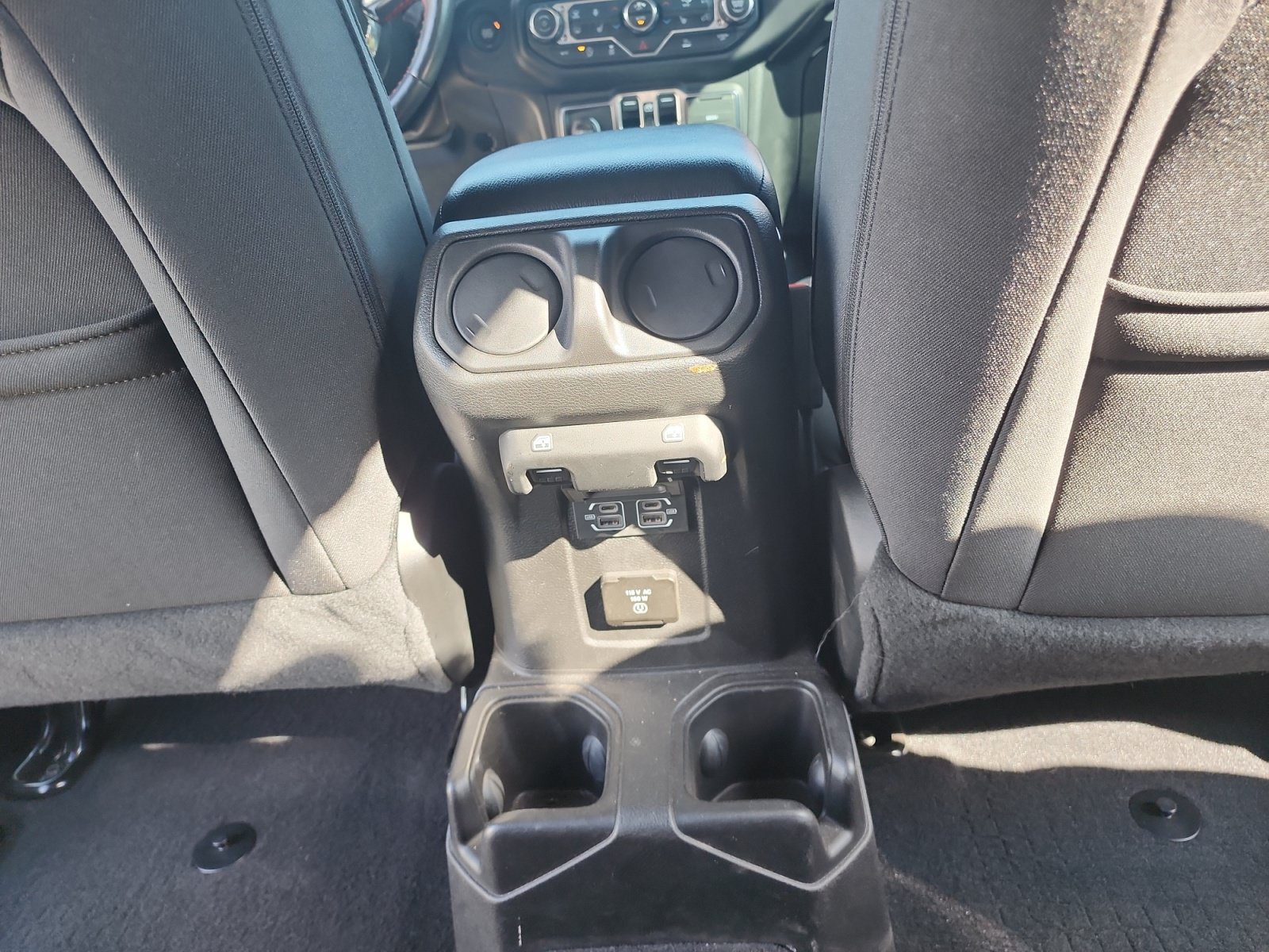 Used 2023 Jeep Wrangler Unlimited Rubicon w/ Cold Weather Group AWD/4WD image 32