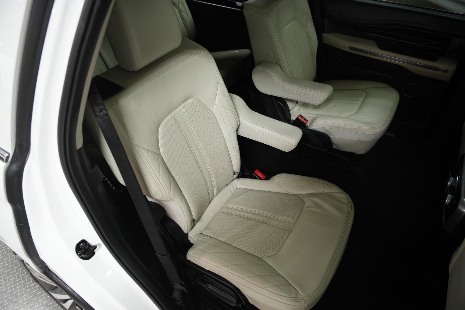 Used 2021 Ford Expedition Platinum image 16