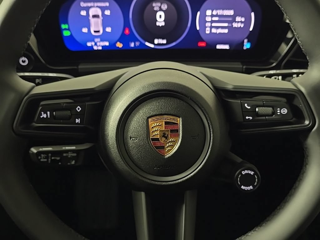 Certified 2025 Porsche Macan Electric RWD image 27