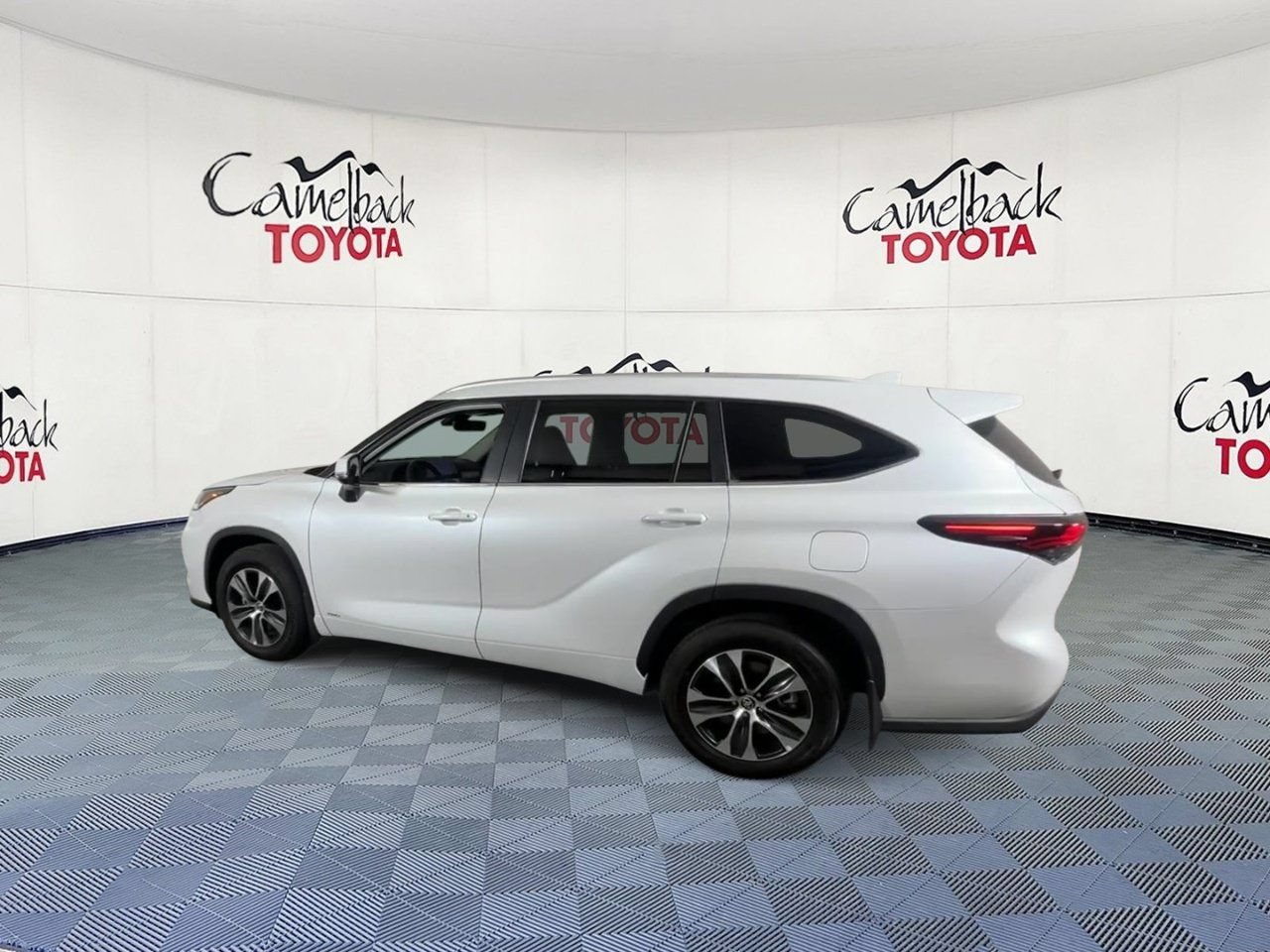 Used 2026 Toyota Highlander XLE AWD/4WD image 8