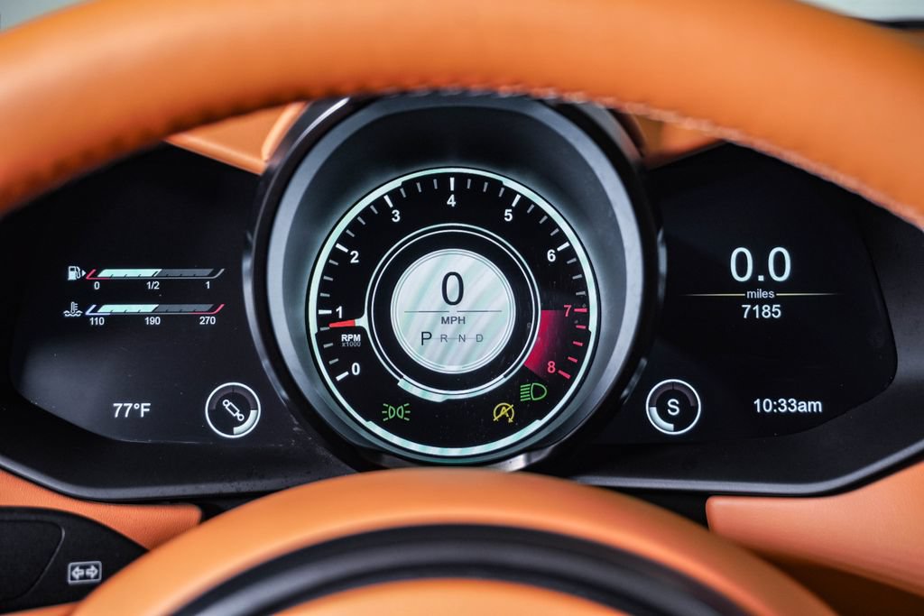 Used 2023 Aston Martin V8 Vantage Roadster RWD image 28