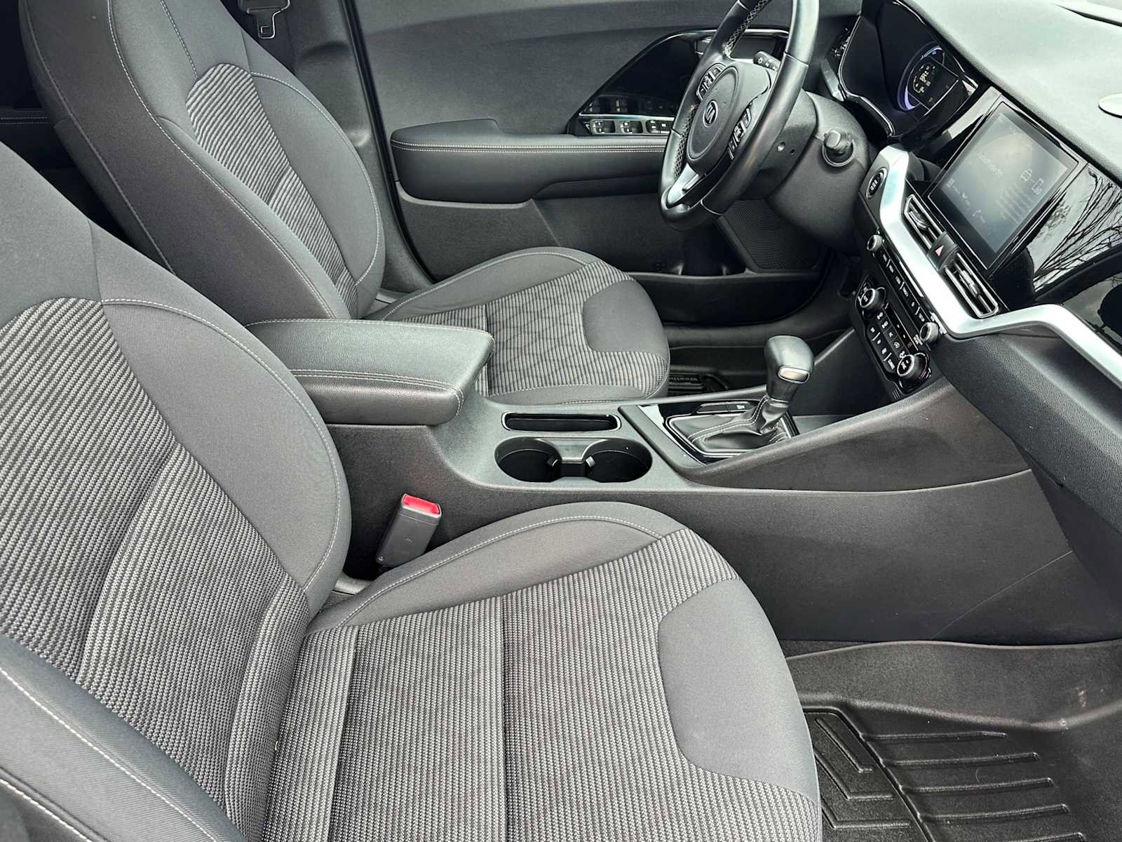 Used 2020 Kia Niro LXS image 19