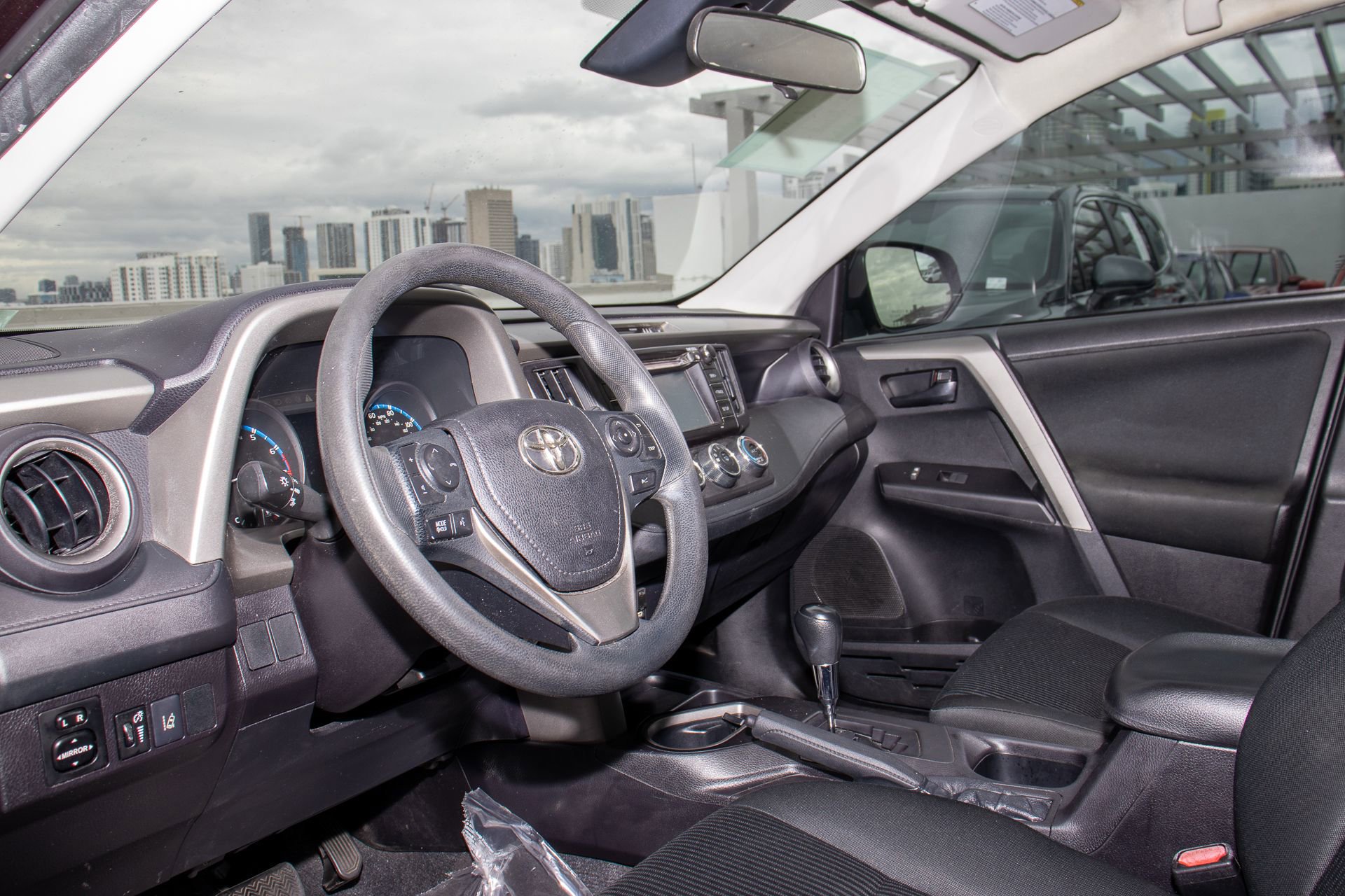Used 2018 Toyota RAV4 LE image 14