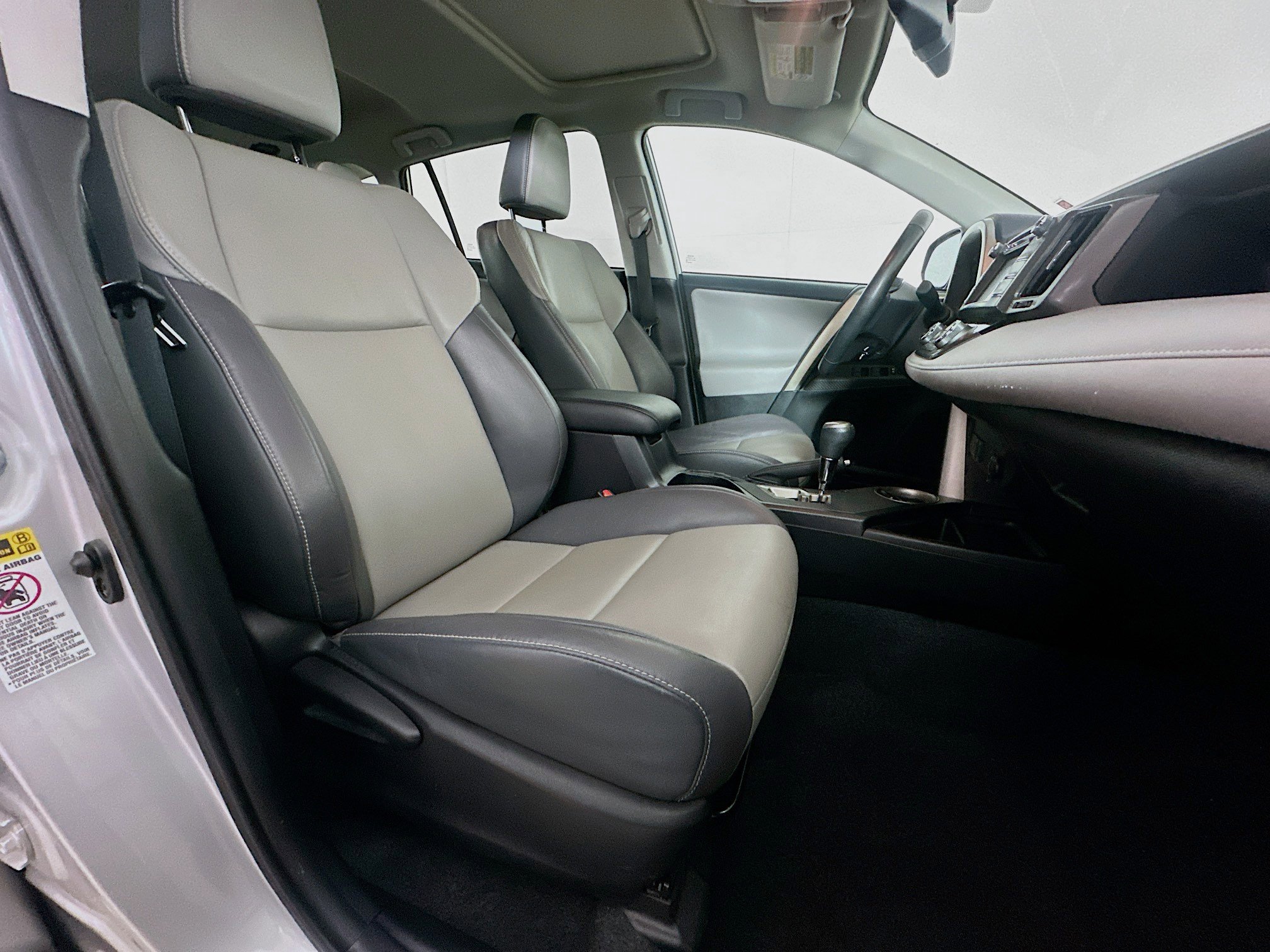 Used 2015 Toyota RAV4 Limited AWD/4WD image 31