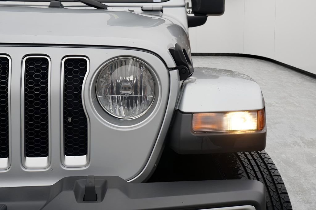 Used 2023 Jeep Wrangler Sahara image 4
