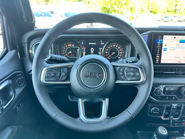 Used 2025 Jeep Wrangler Unlimited Sahara AWD/4WD image 14