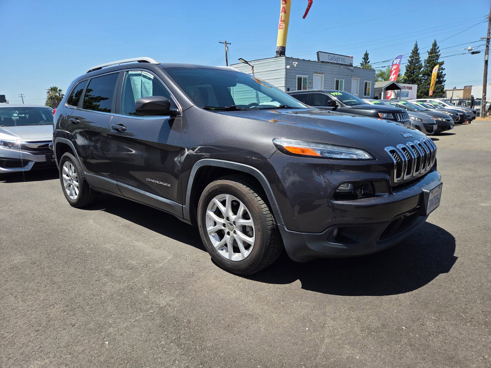 Used 2016 Jeep Cherokee Latitude FWD image 5