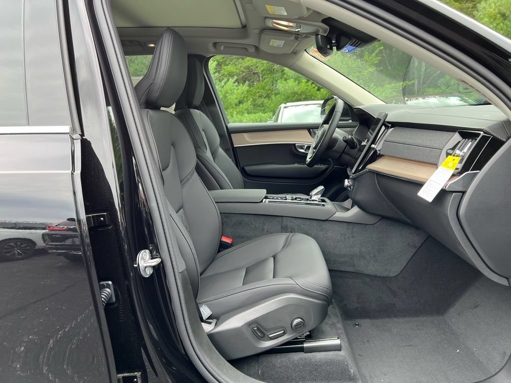 New 2026 Volvo XC90 B6 Plus w/ Protection Package Premier AWD/4WD image 31