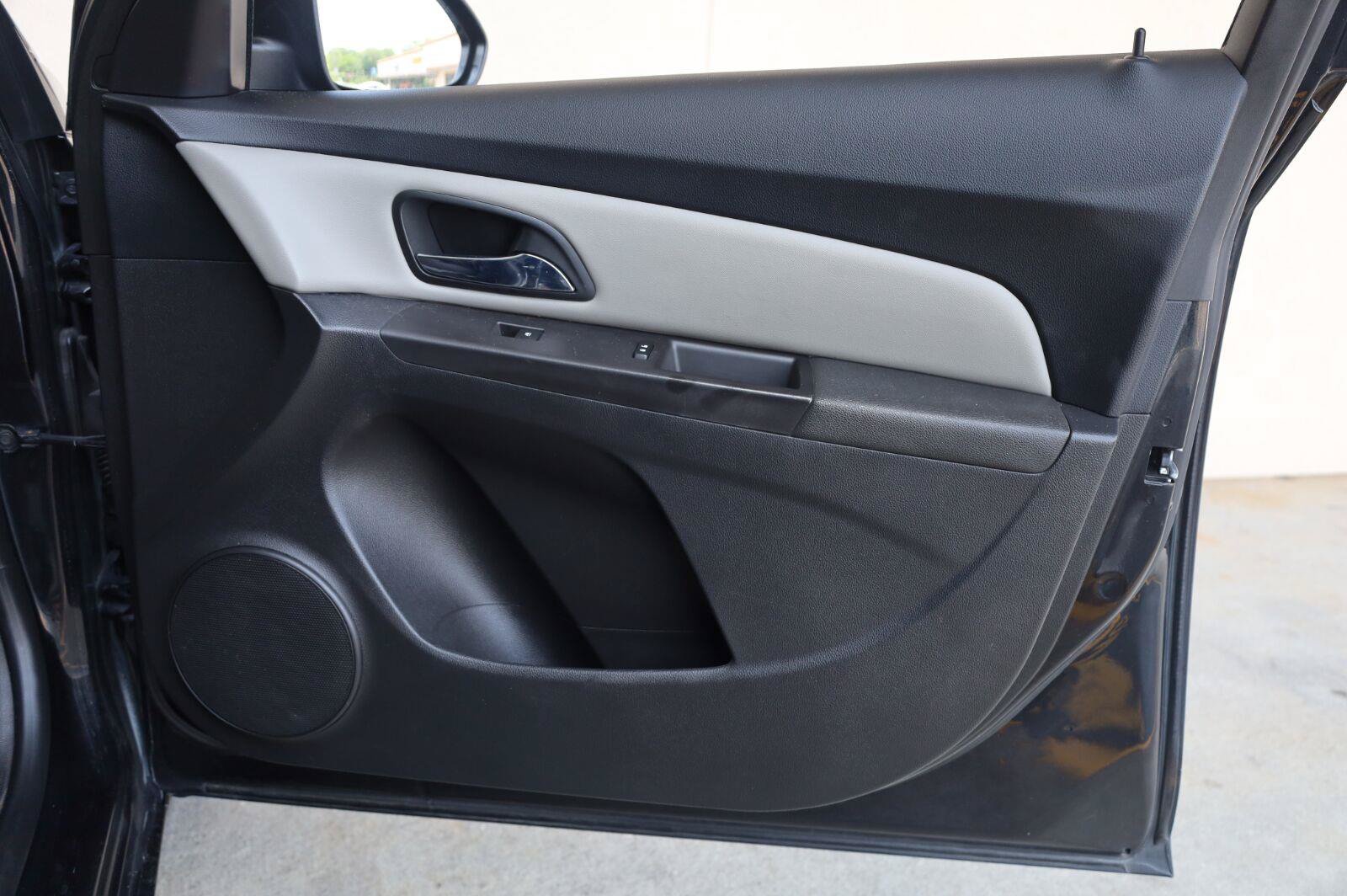 Used 2016 Chevrolet Cruze LS FWD image 23