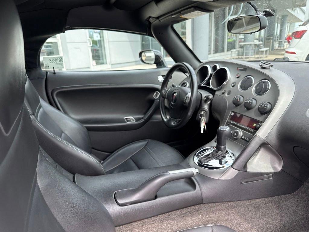 Used 2007 Pontiac Solstice Convertible w/ Premium Package RWD image 36