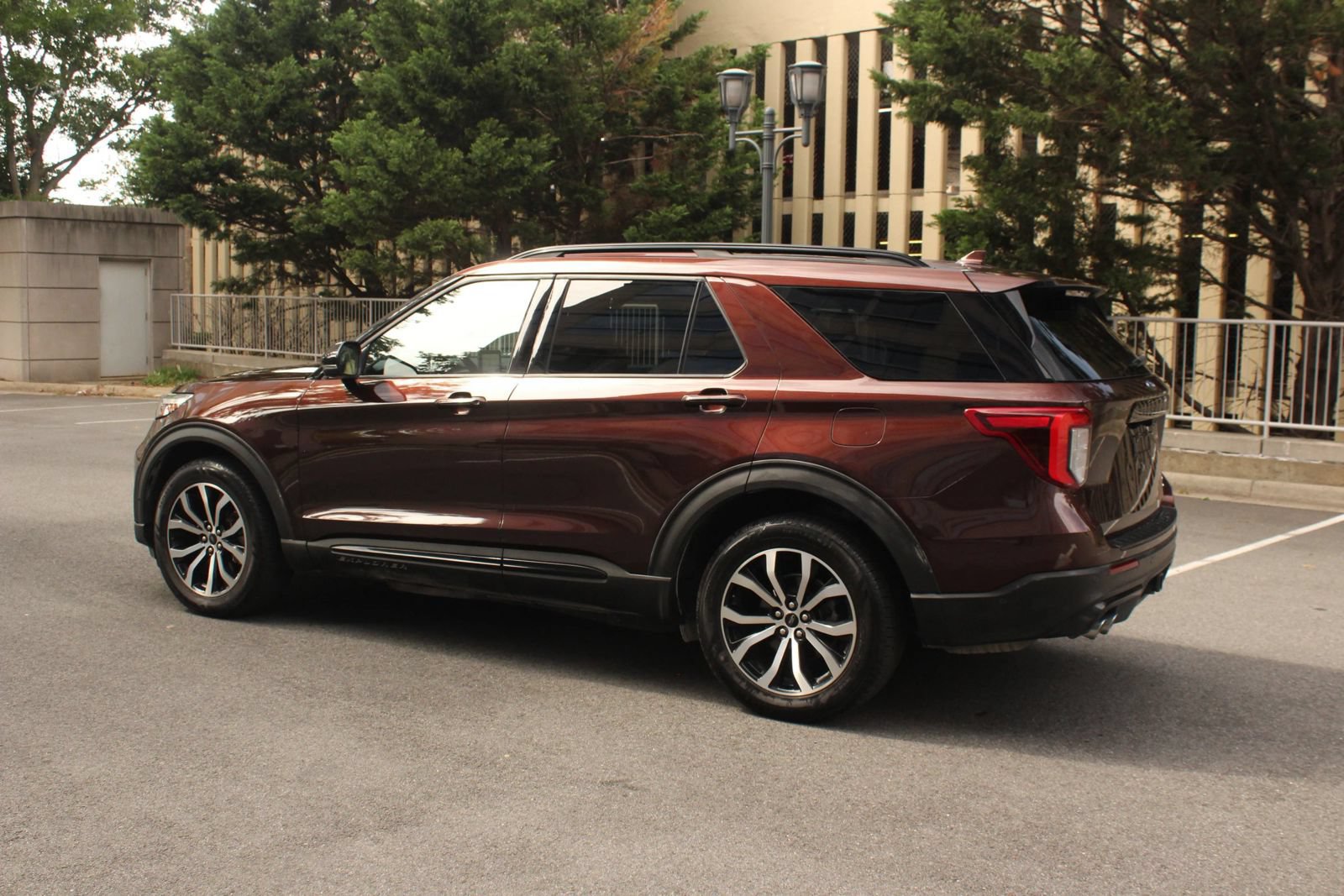 Used 2020 Ford Explorer ST w/ Premium Technology Package AWD/4WD image 9