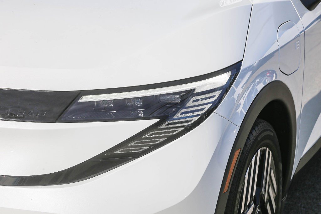 New 2026 Nissan Leaf SV+ w/ Illuminated Package FWD image 4