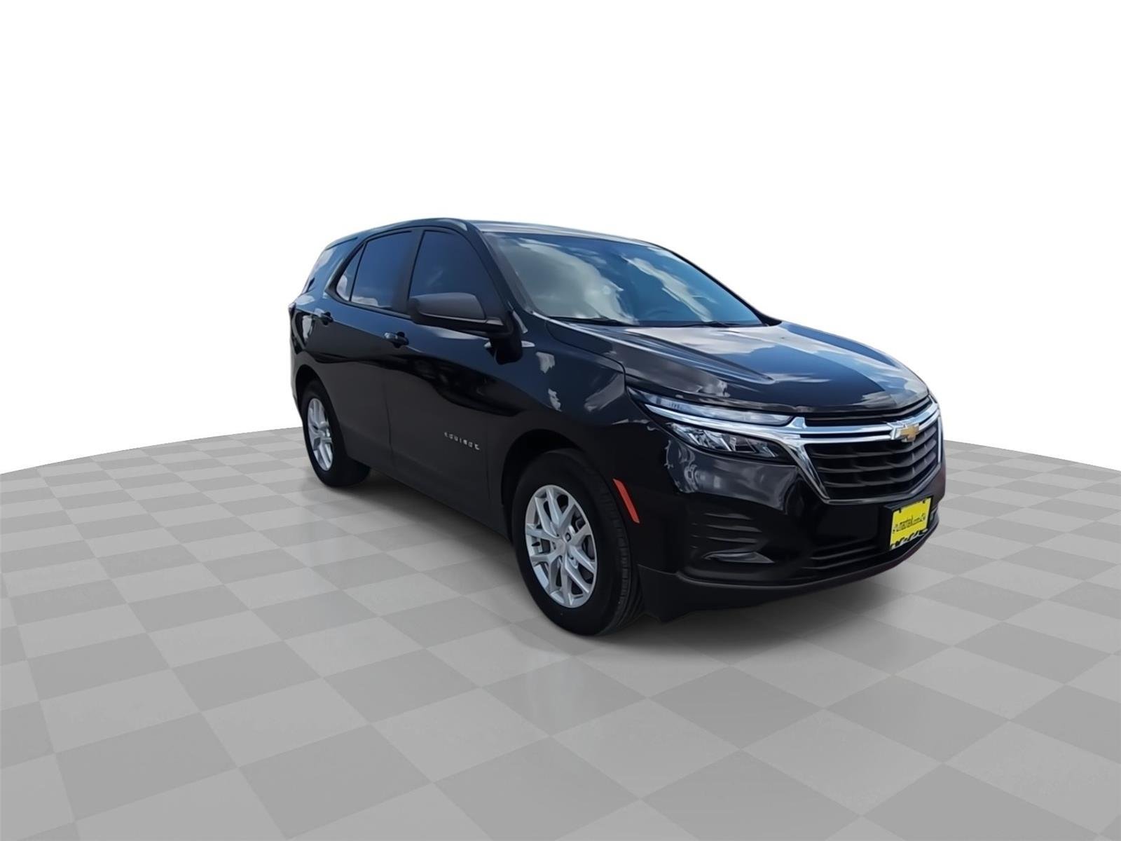Used 2023 Chevrolet Equinox LS w/ LS Convenience Package FWD image 2