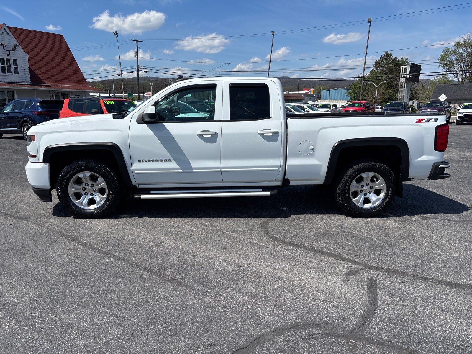 Used 2018 Chevrolet Silverado 1500 LT w/ All Star Edition AWD/4WD image 4