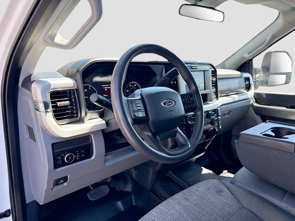 Used 2025 Ford F550 4x4 Crew Cab image 8