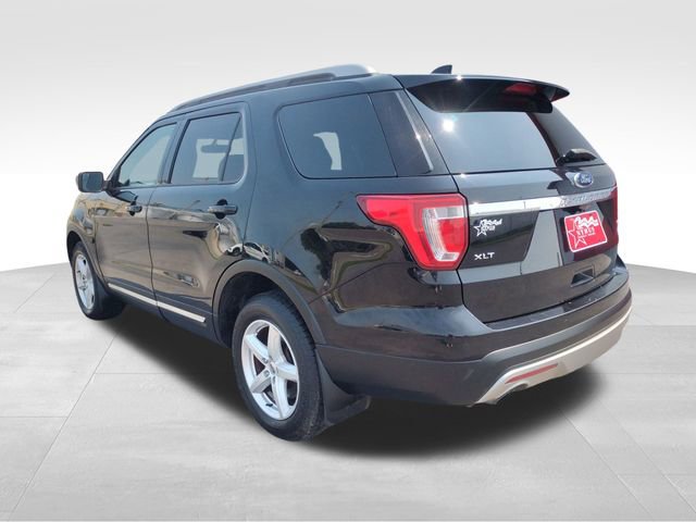 Used 2017 Ford Explorer XLT w/ Equipment Group 202A image 4