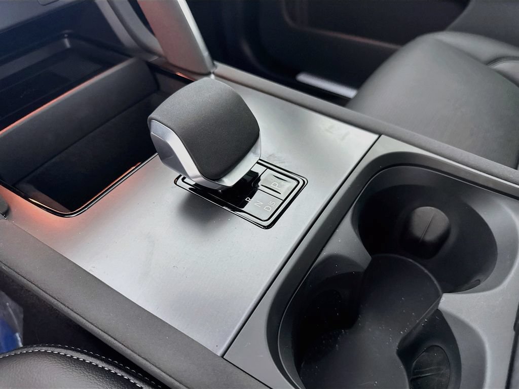 New 2026 Land Rover Discovery Sport Landmark AWD/4WD image 17