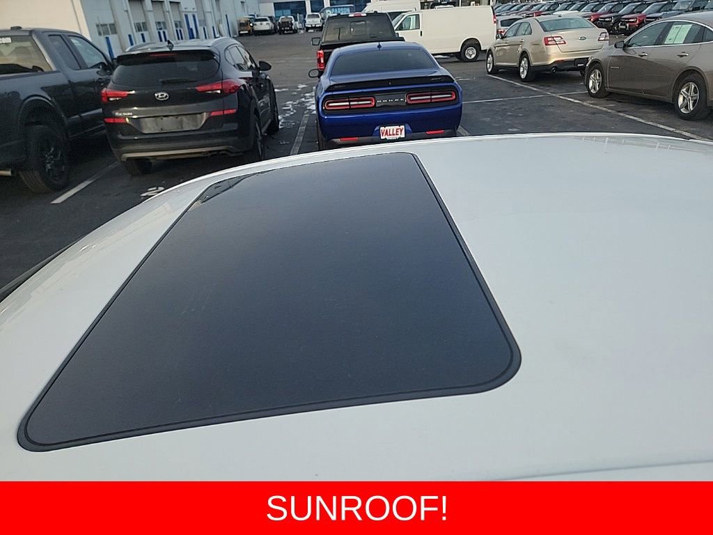 Used 2015 Mercedes-Benz E 350 4MATIC Sedan image 3