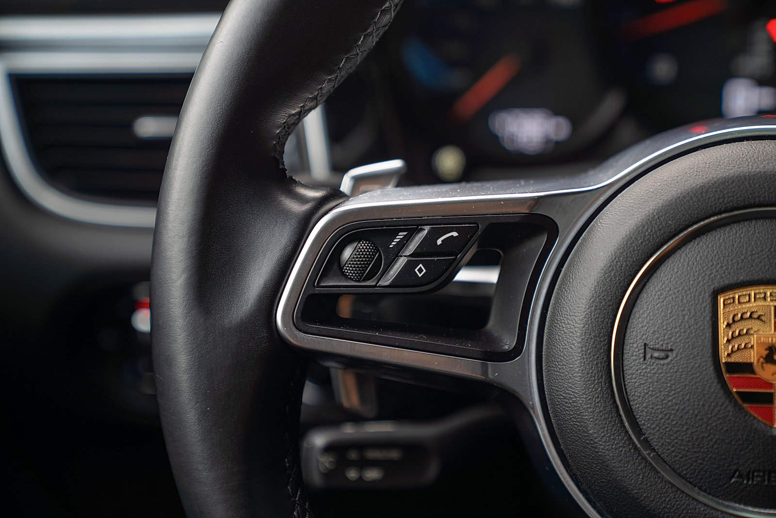 Used 2018 Porsche Macan Sport Edition AWD/4WD image 7