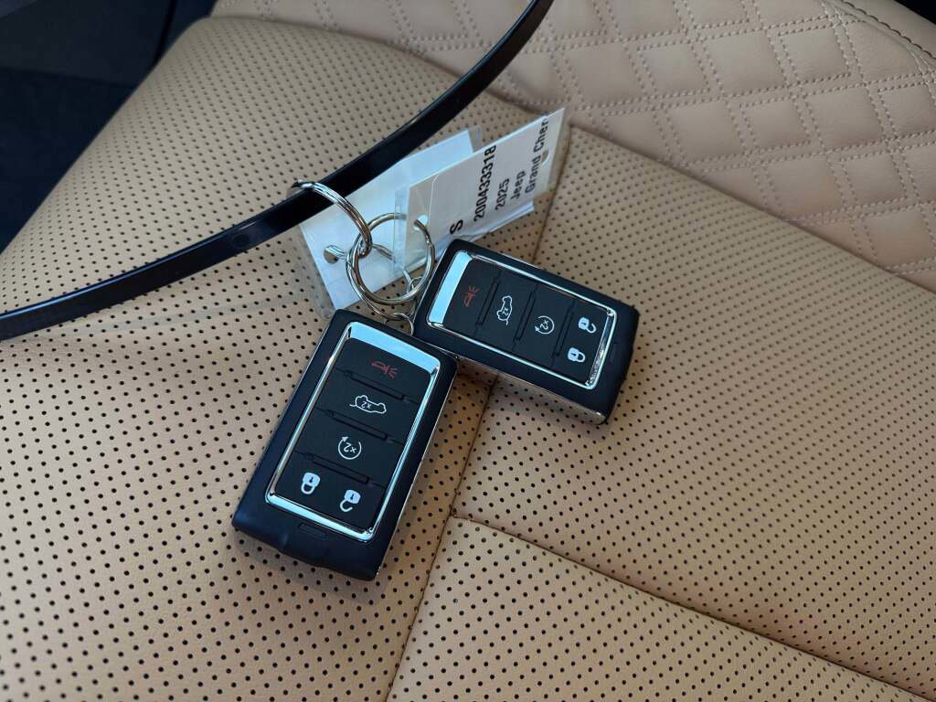 New 2025 Jeep Grand Cherokee L Summit image 31