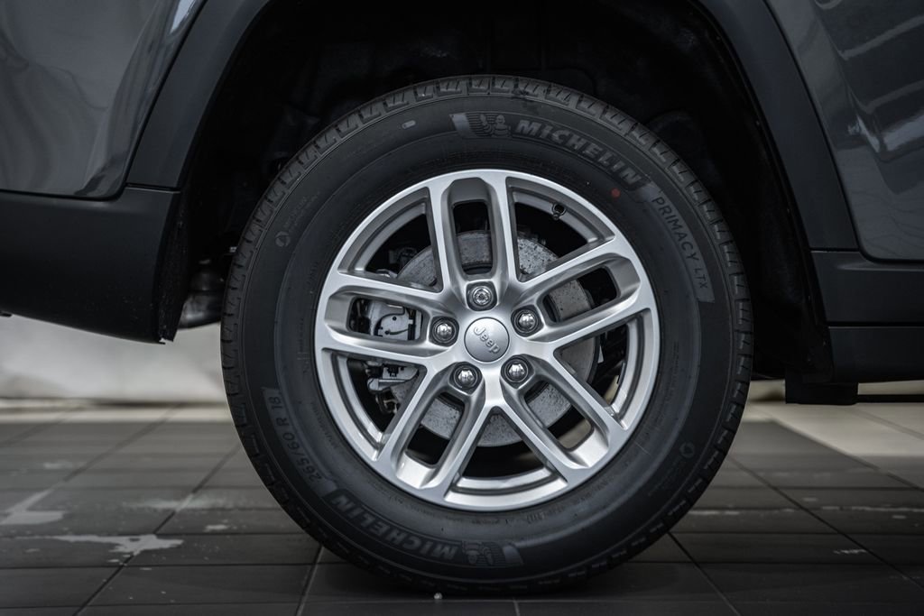 New 2025 Jeep Grand Cherokee Laredo X w/ Luxury Tech Group I image 17