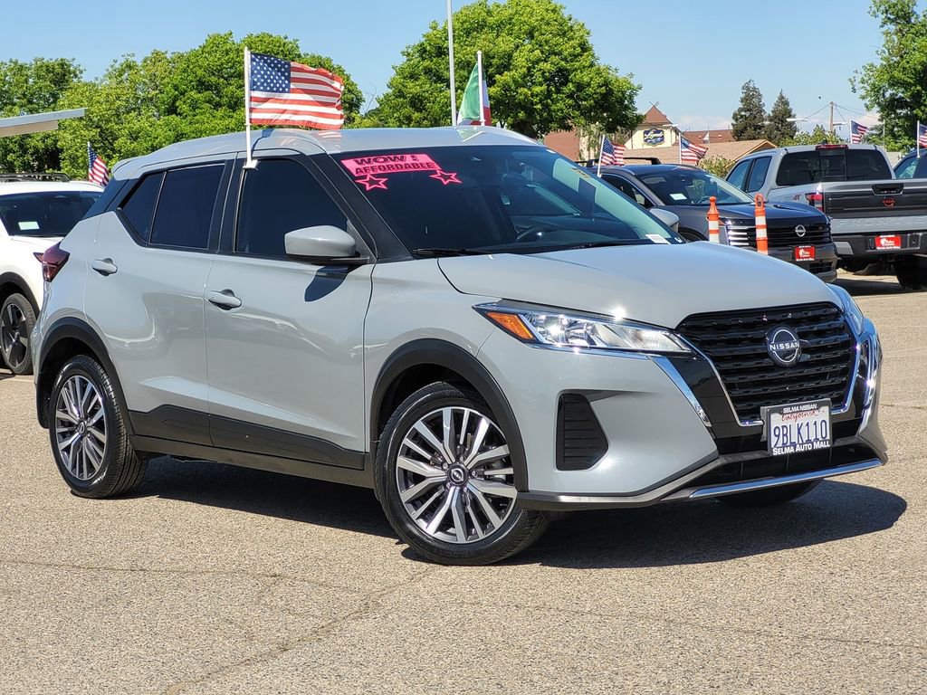 Used 2022 Nissan Kicks SV w/ Interior Electronics Package FWD image 2