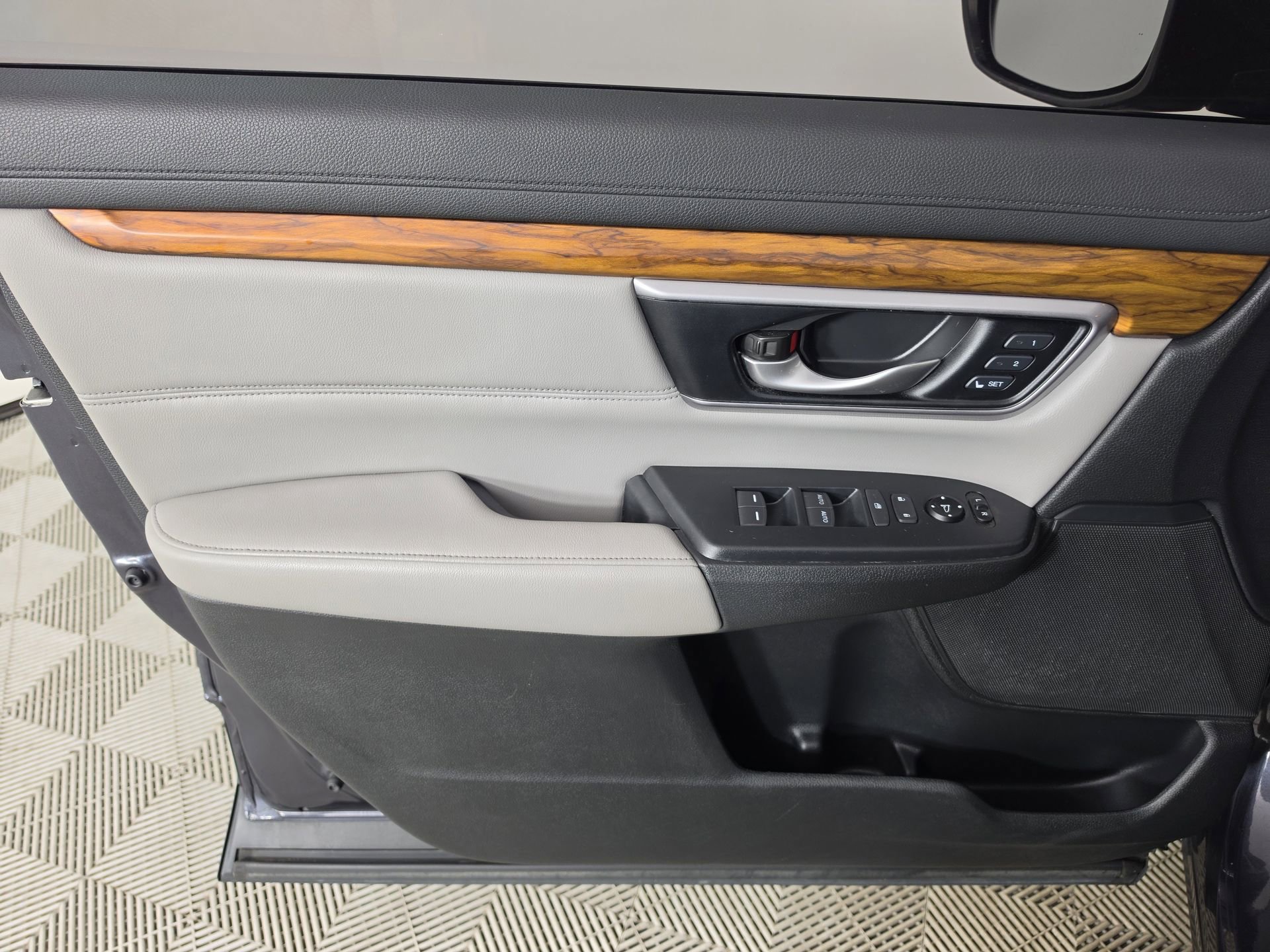 Used 2017 Honda CR-V EX-L image 18