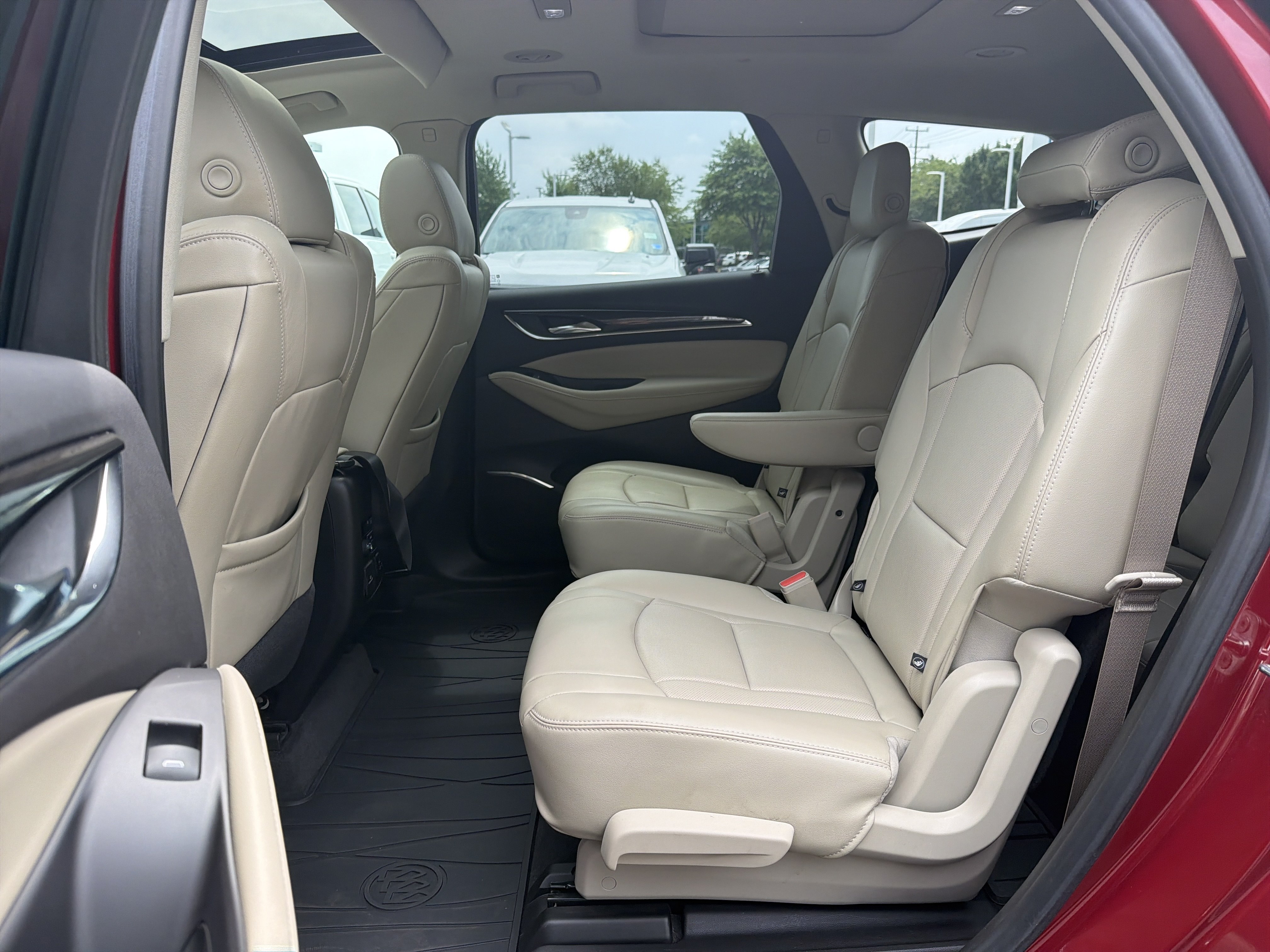Used 2018 Buick Enclave Premium AWD/4WD image 32