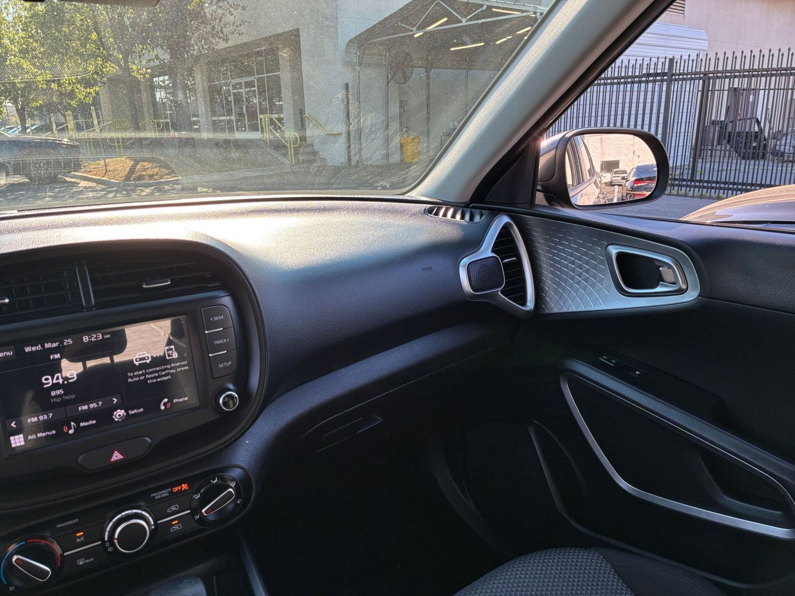 Used 2025 Kia Soul LX w/ LX Technology Package image 33