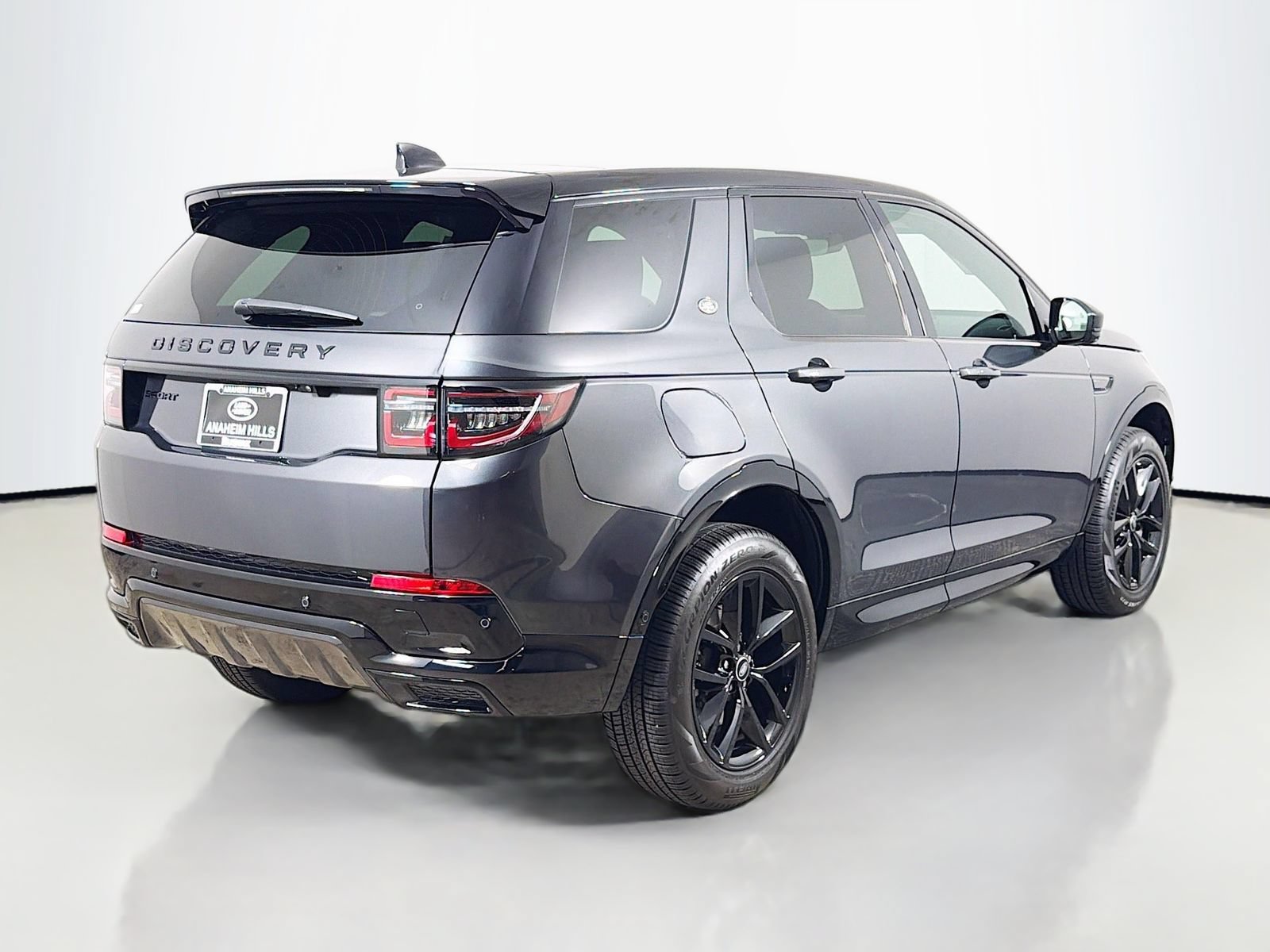 Certified 2025 Land Rover Discovery Sport Dynamic SE AWD/4WD image 5