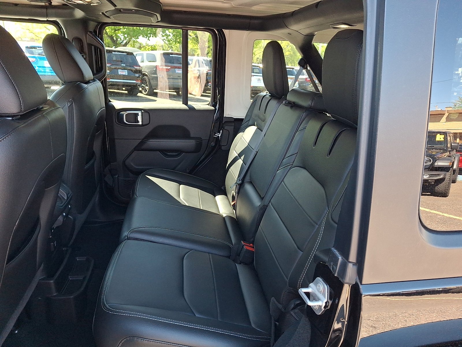 Used 2023 Jeep Wrangler Sahara w/ Cold Weather Group image 10