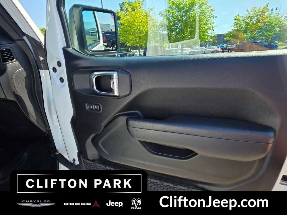 Used 2023 Jeep Gladiator Rubicon w/ Cold Weather Group AWD/4WD image 14
