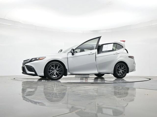 Used 2024 Toyota Camry SE w/ Convenience Package image 48