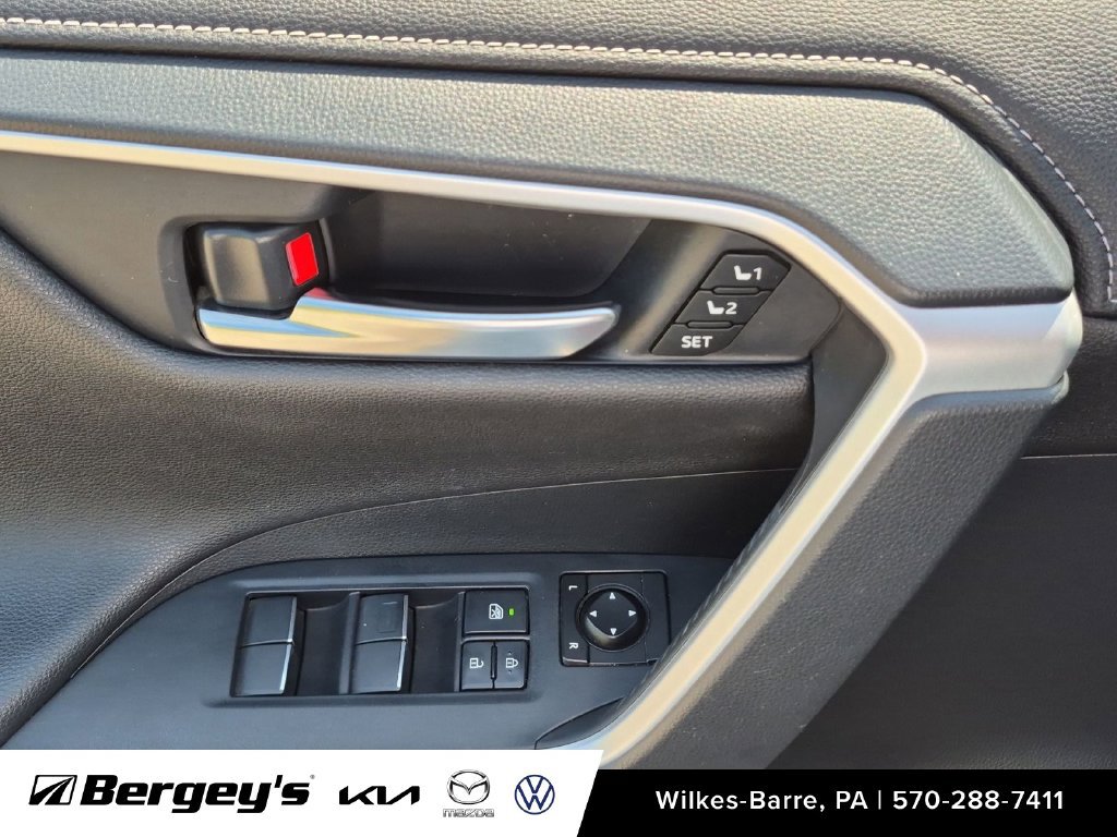Used 2019 Toyota RAV4 Limited w/ Advanced Technology Package AWD/4WD image 22
