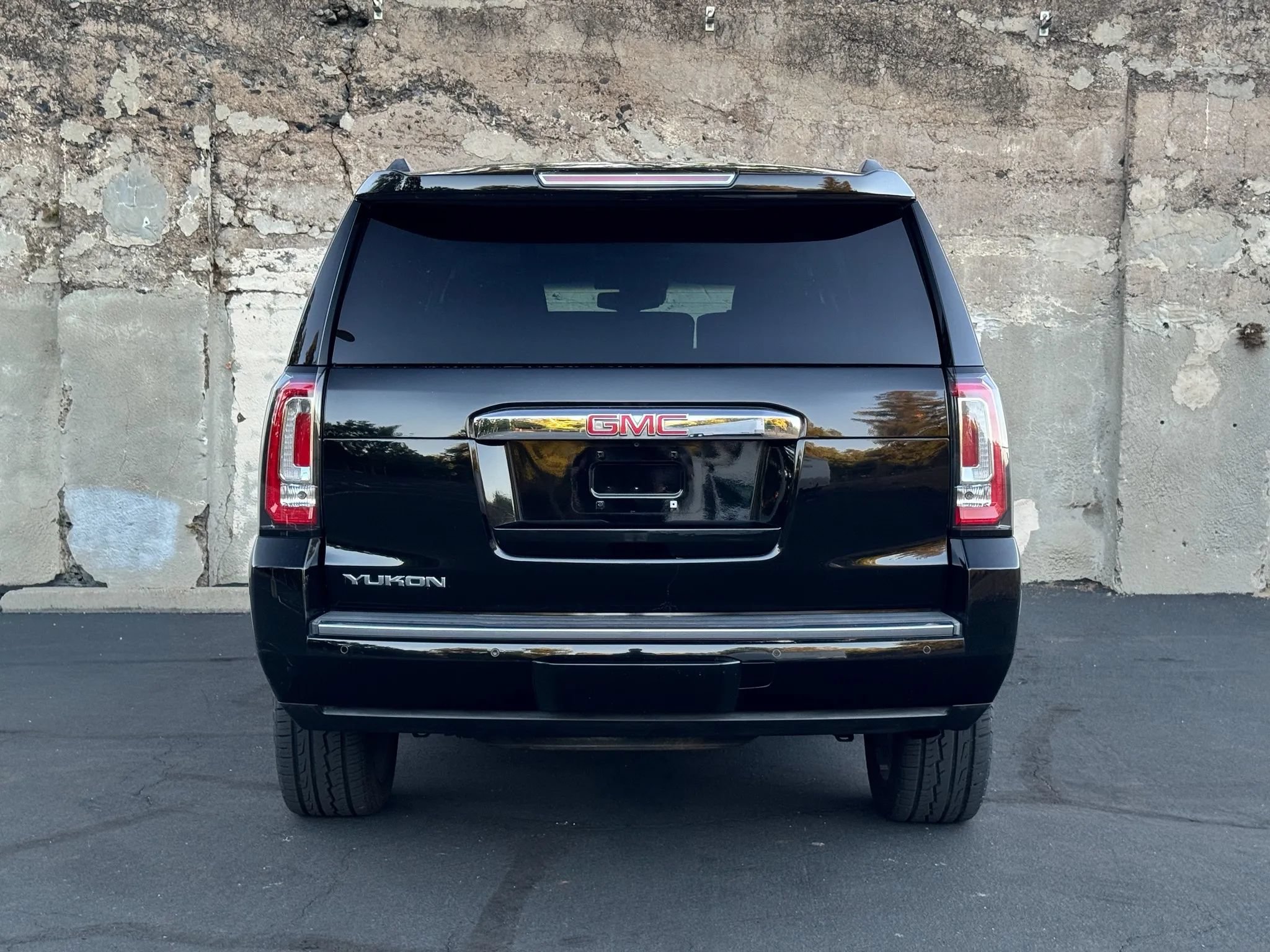 Used 2016 GMC Yukon Denali w/ Open Road Package RWD image 5