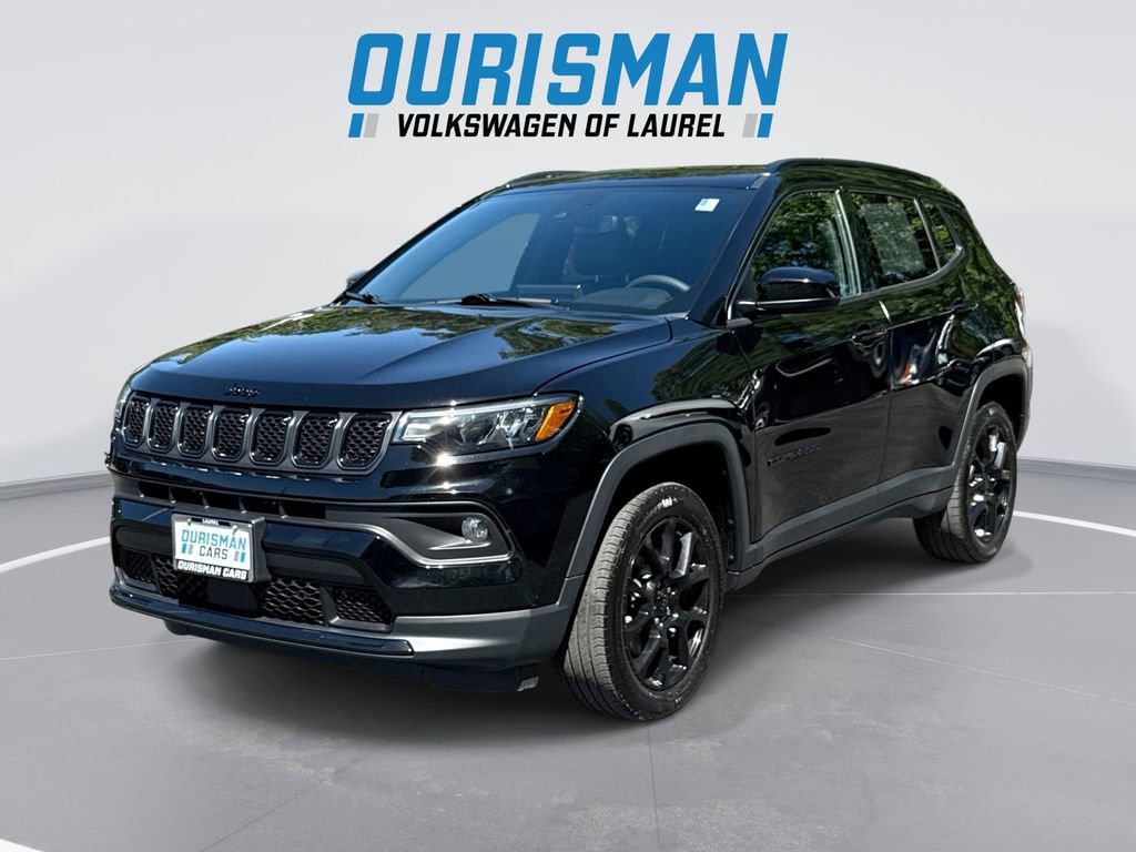 Used 2023 Jeep Compass Latitude w/ Convenience Group AWD/4WD image 1