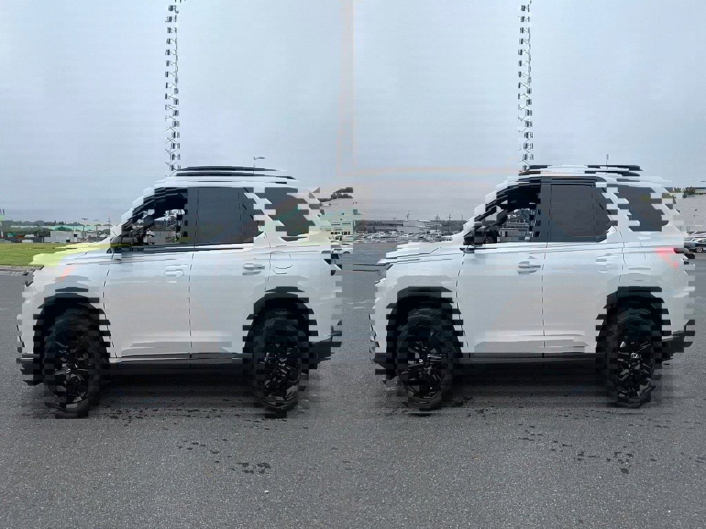 New 2025 Honda Pilot Black Edition image 5