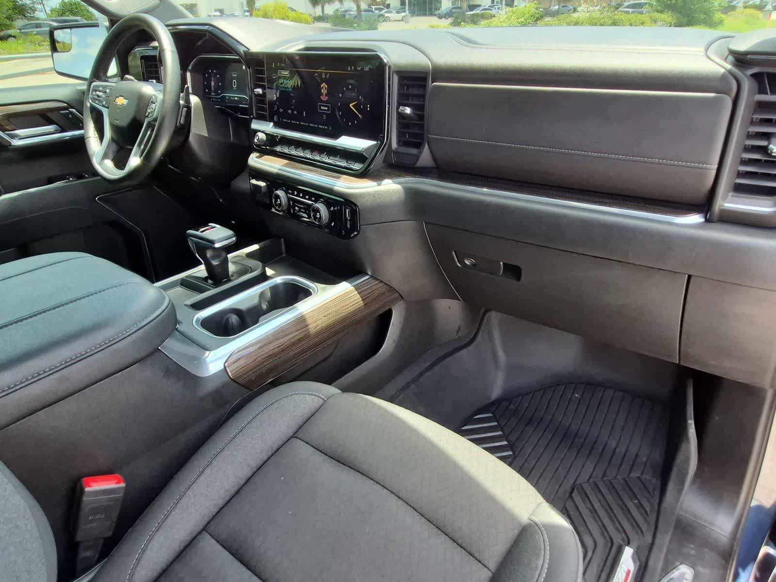 Used 2023 Chevrolet Silverado 1500 LT AWD/4WD image 28