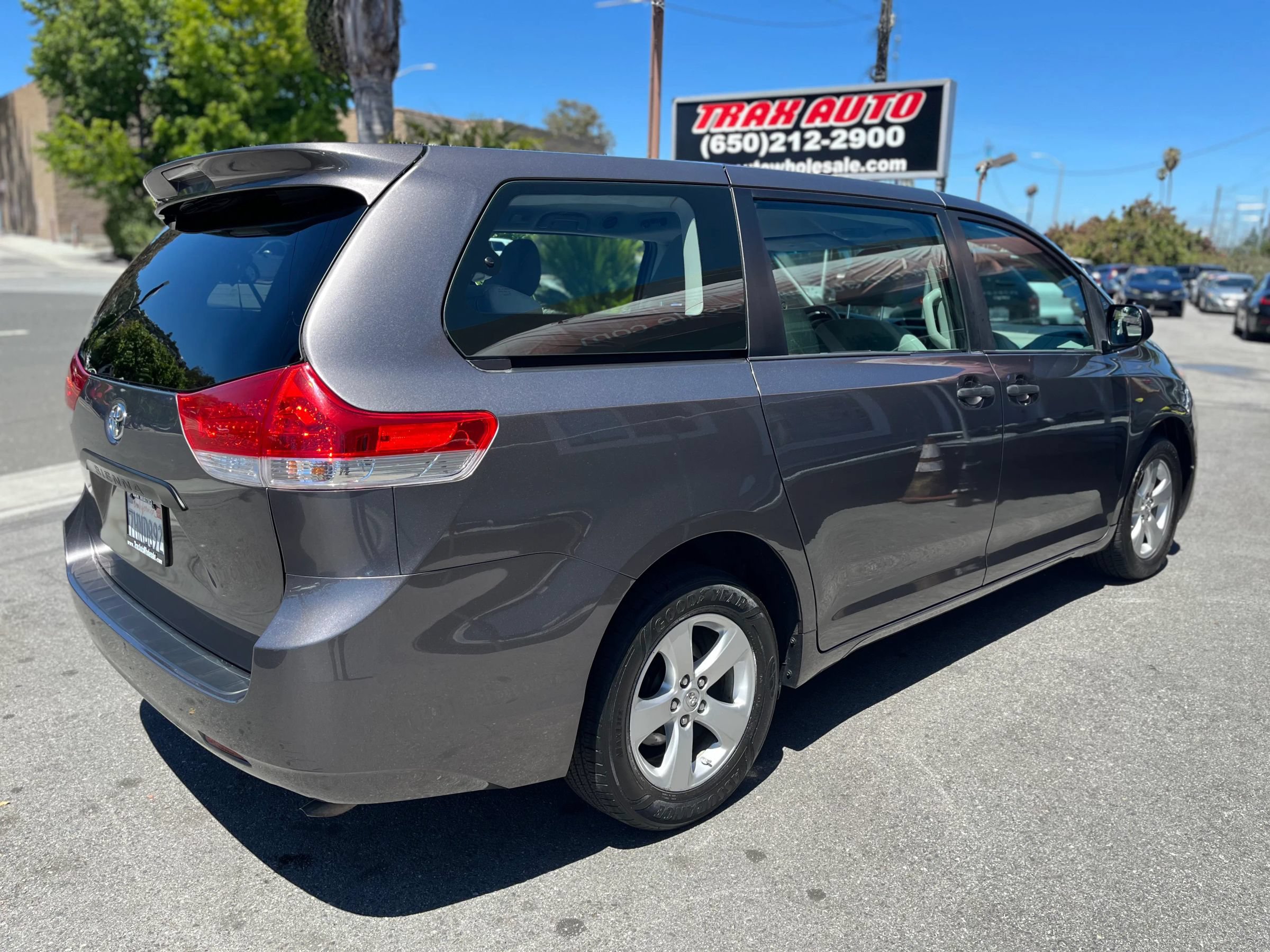 Used 2012 Toyota Sienna FWD image 6