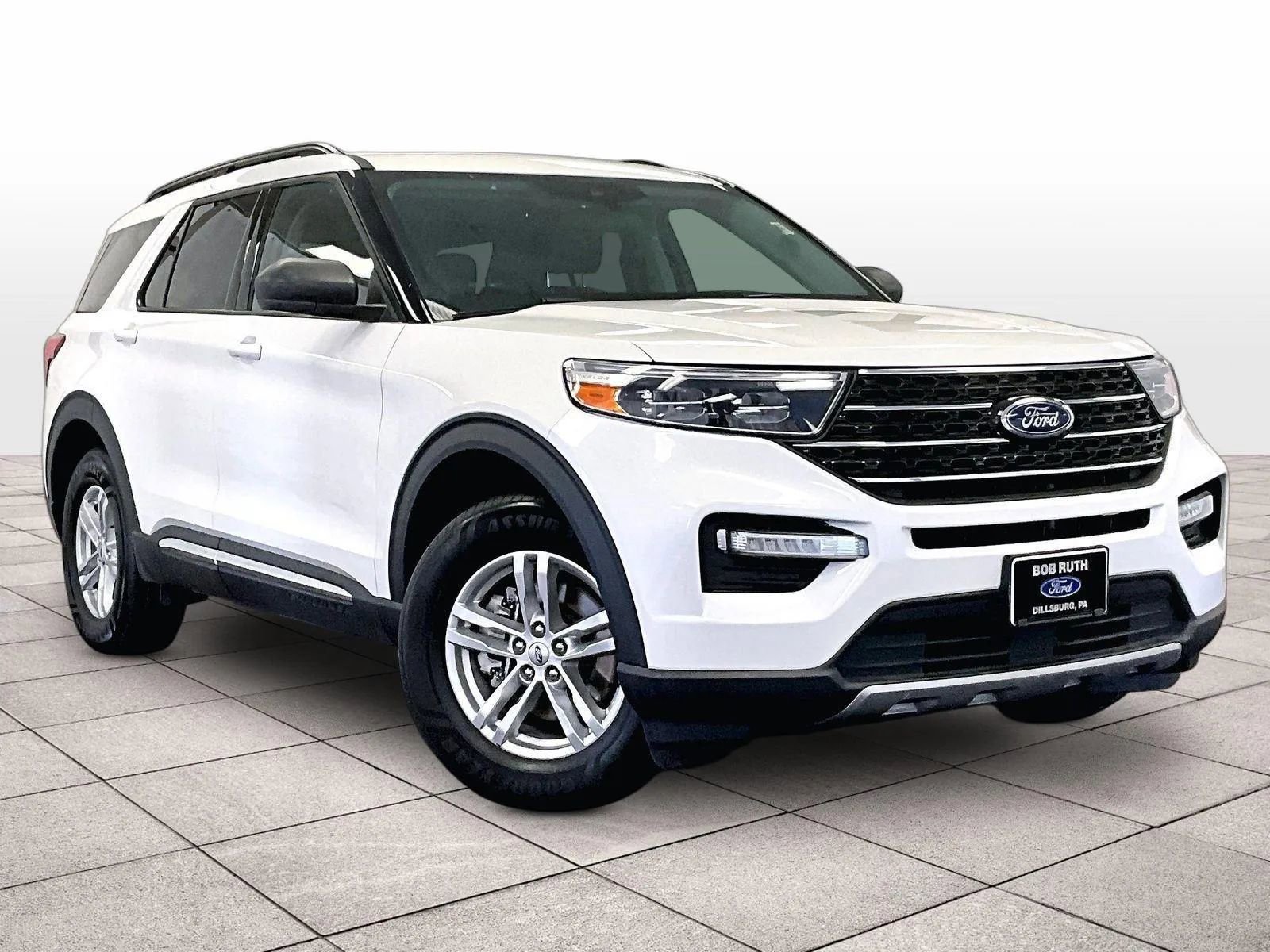 Used 2022 Ford Explorer XLT w/ Equipment Group 202A image 2