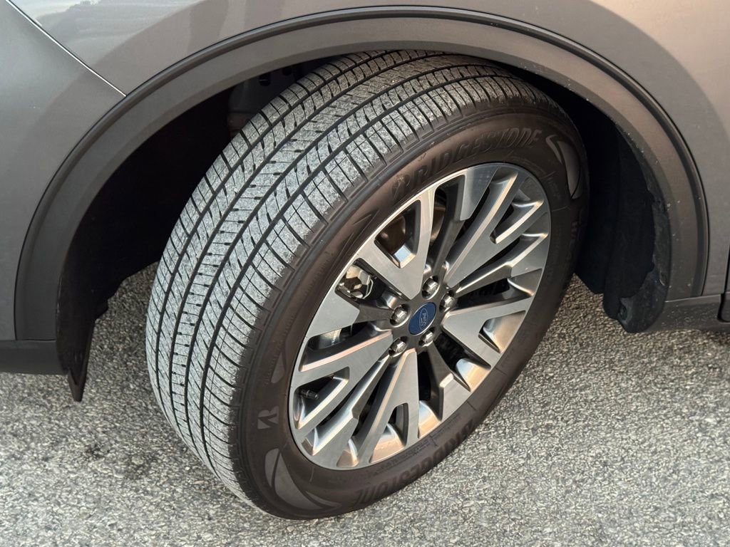 Used 2022 Ford Escape Titanium w/ Class II Trailer Tow Package image 38