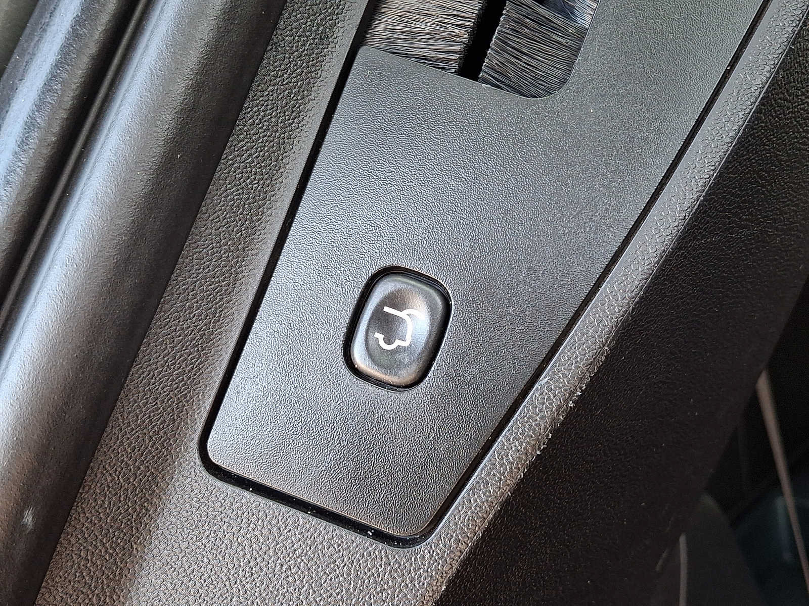 Used 2014 Chrysler Town & Country S FWD image 32