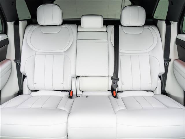 New 2027 Land Rover Range Rover Sport SE AWD/4WD image 17