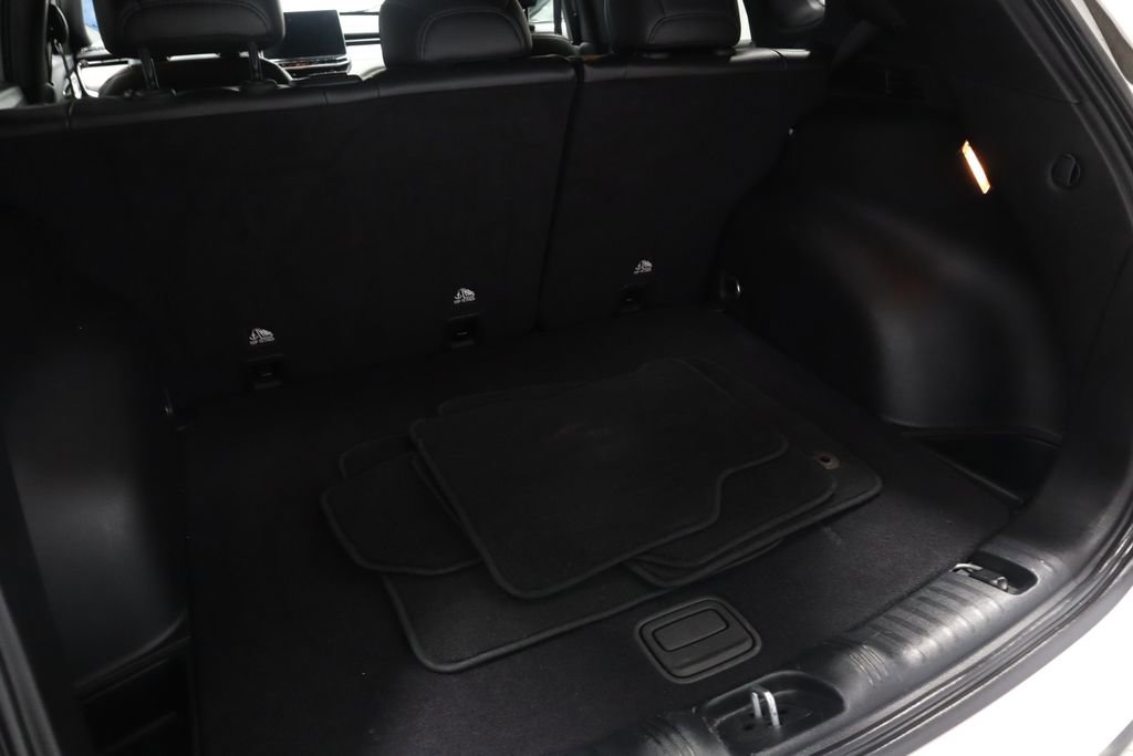 Used 2025 Jeep Compass Limited image 17