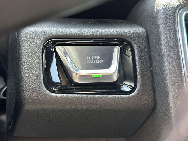Used 2025 GMC Yukon XL Denali AWD/4WD image 16