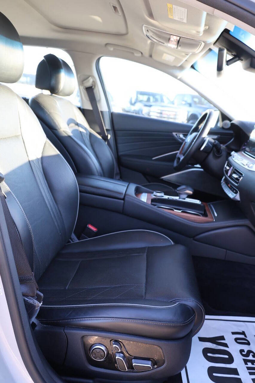 Used 2020 Kia K900 Luxury image 15