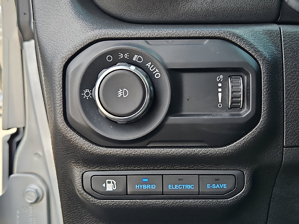 Used 2023 Jeep Wrangler Unlimited Sahara w/ Cold Weather Group AWD/4WD image 26