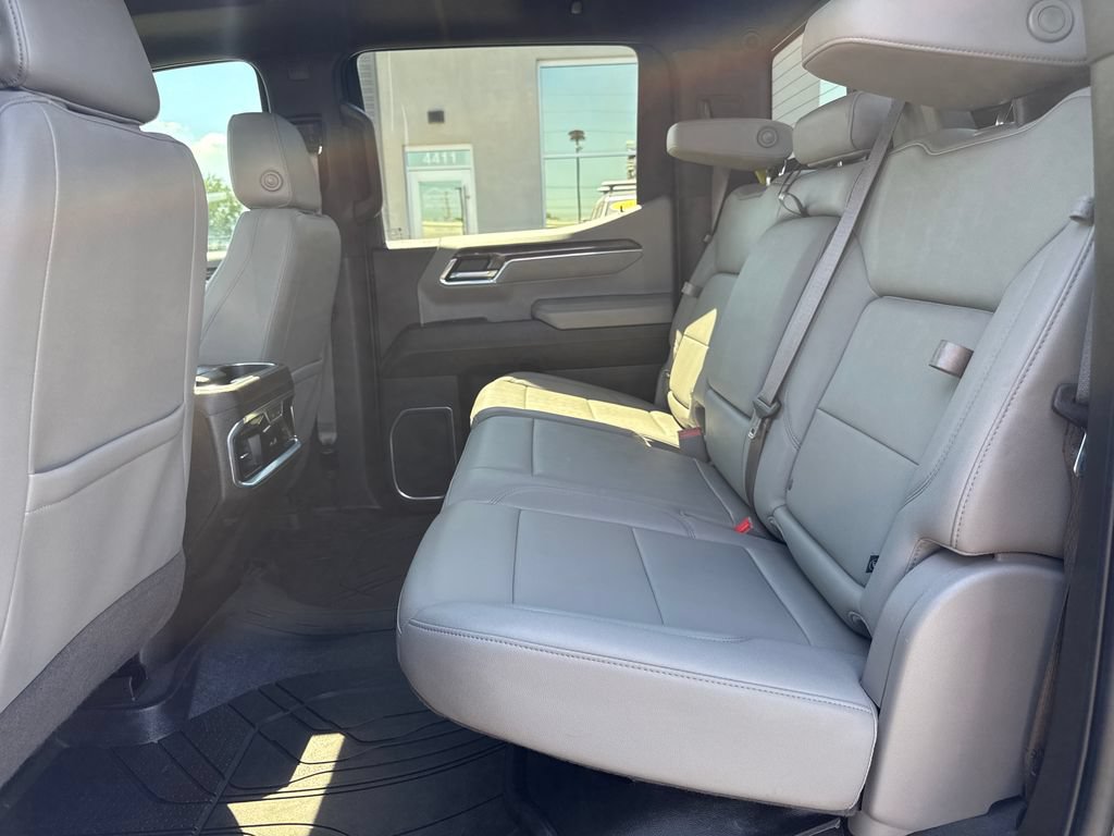 Used 2023 Chevrolet Silverado 1500 LTZ w/ LTZ Premium Package AWD/4WD image 23